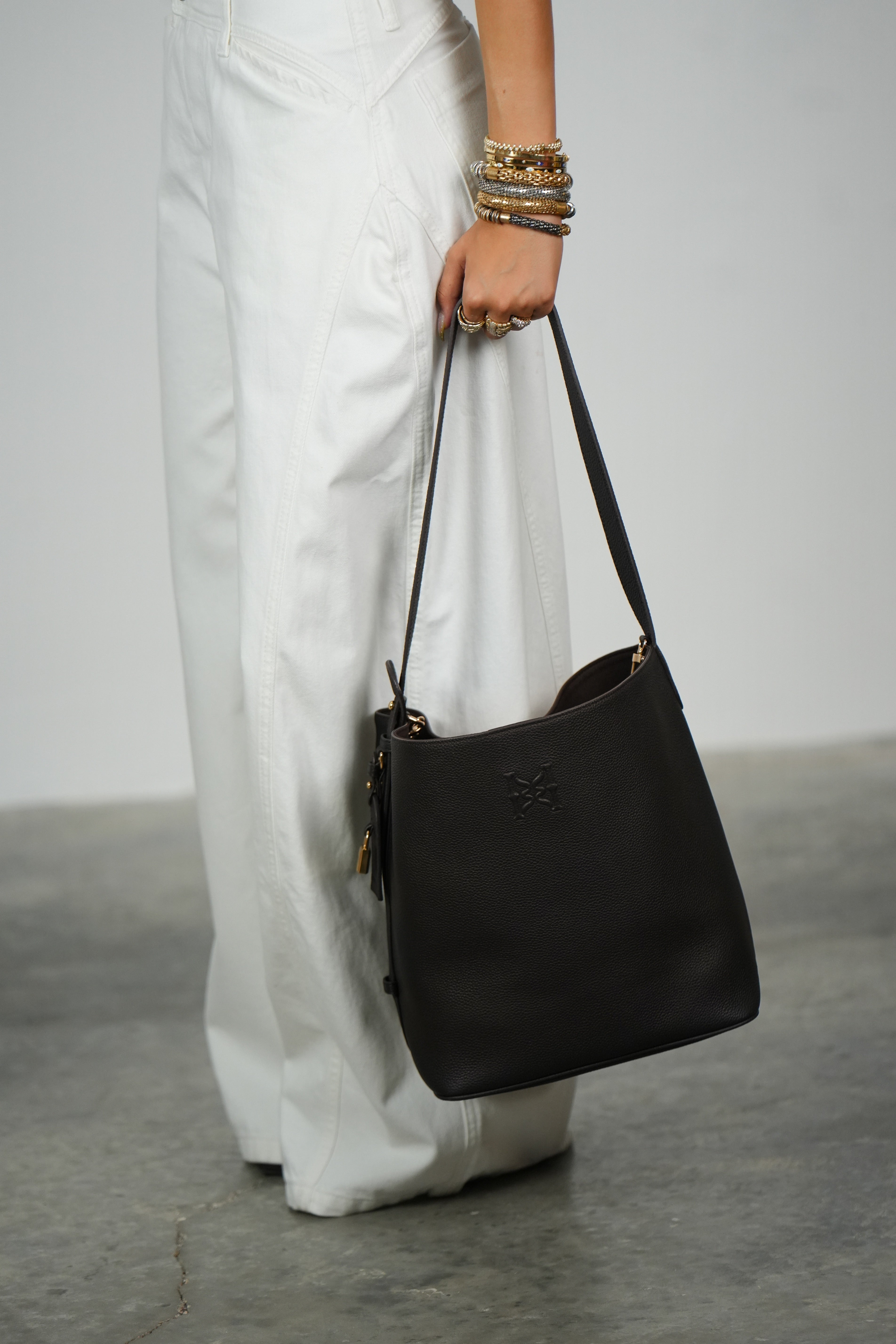 THE BUCKET BAG - CHOCOLATE BROWN