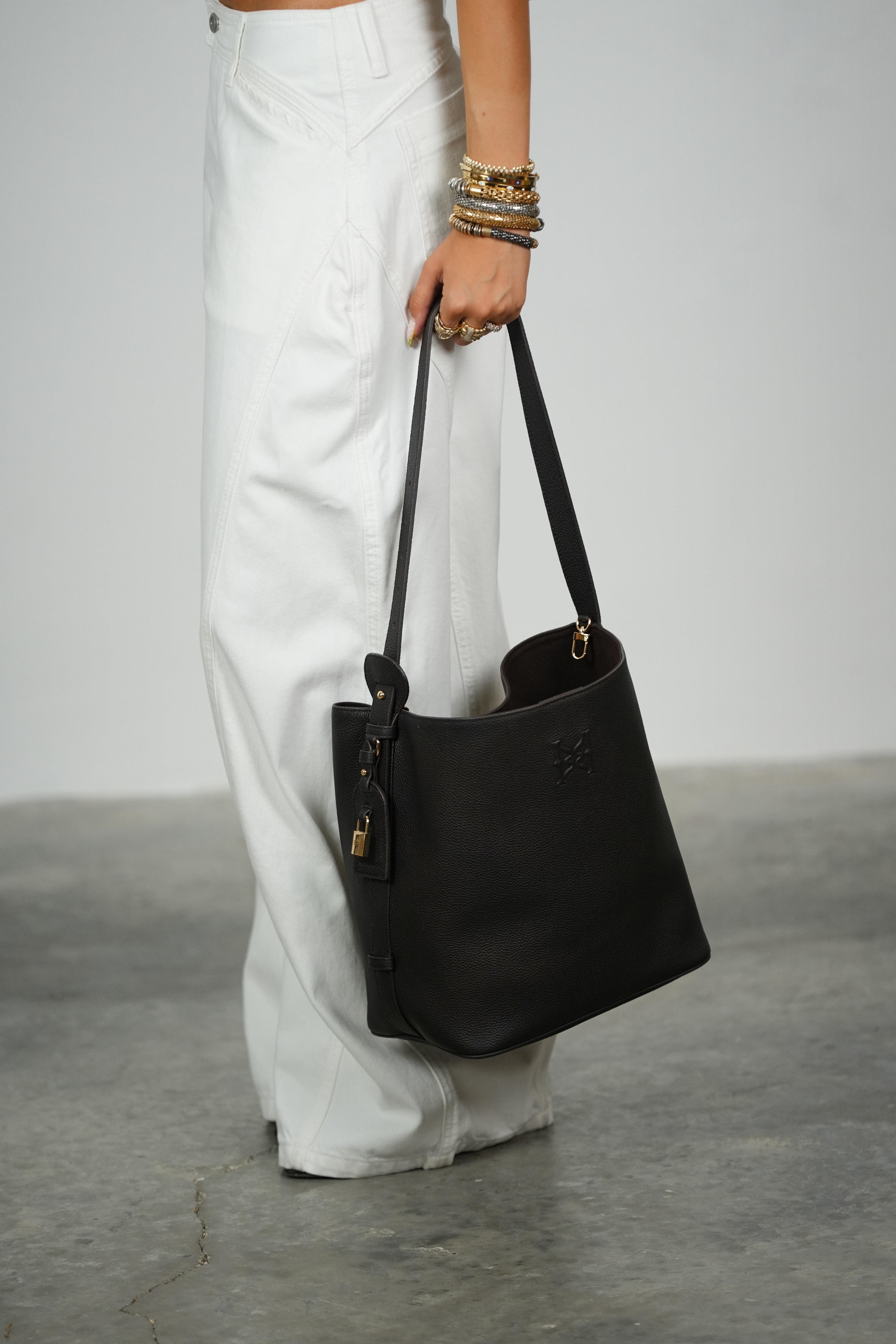 THE BUCKET BAG - CHOCOLATE BROWN