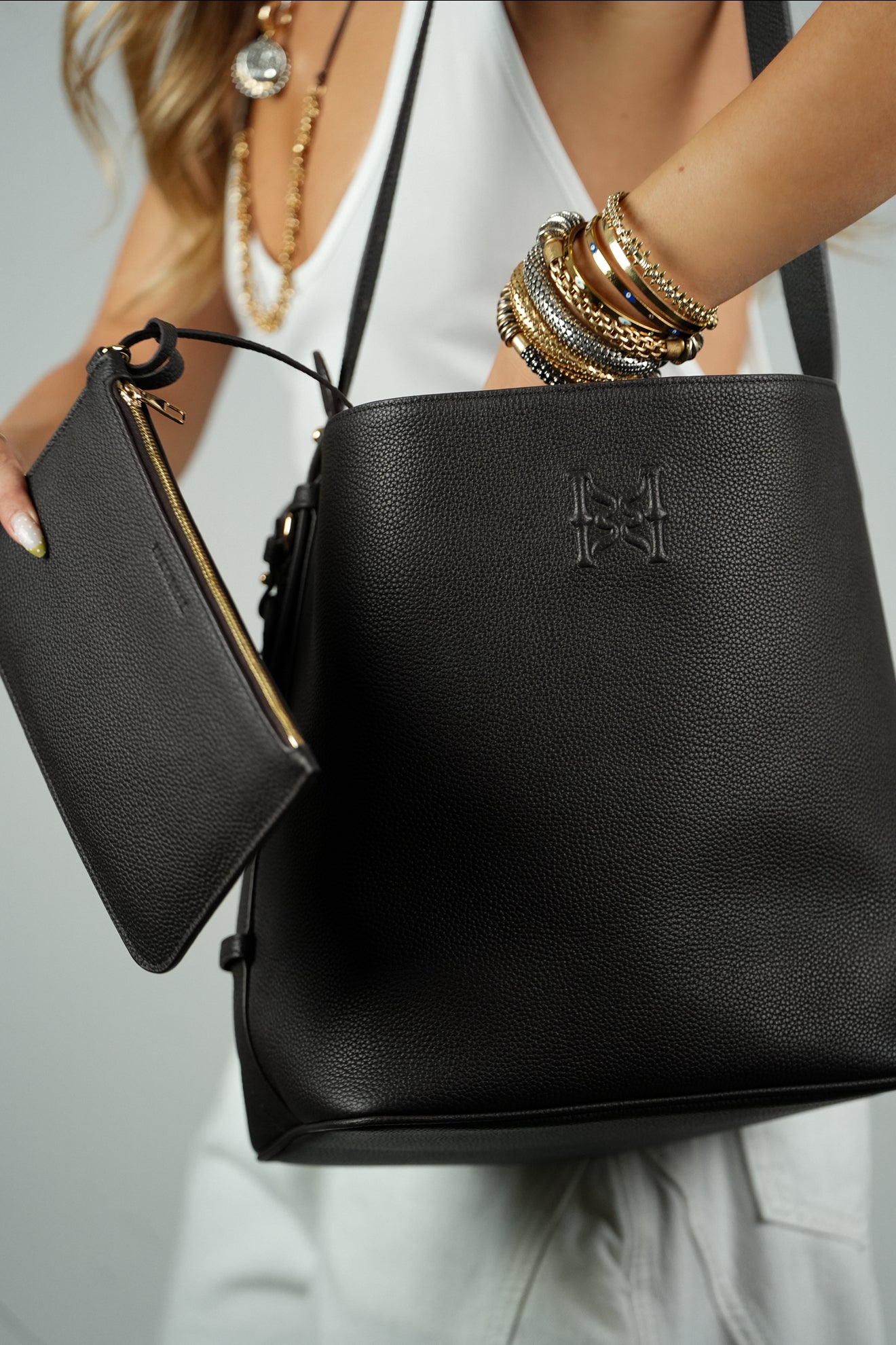 THE BUCKET BAG - CHOCOLATE BROWN