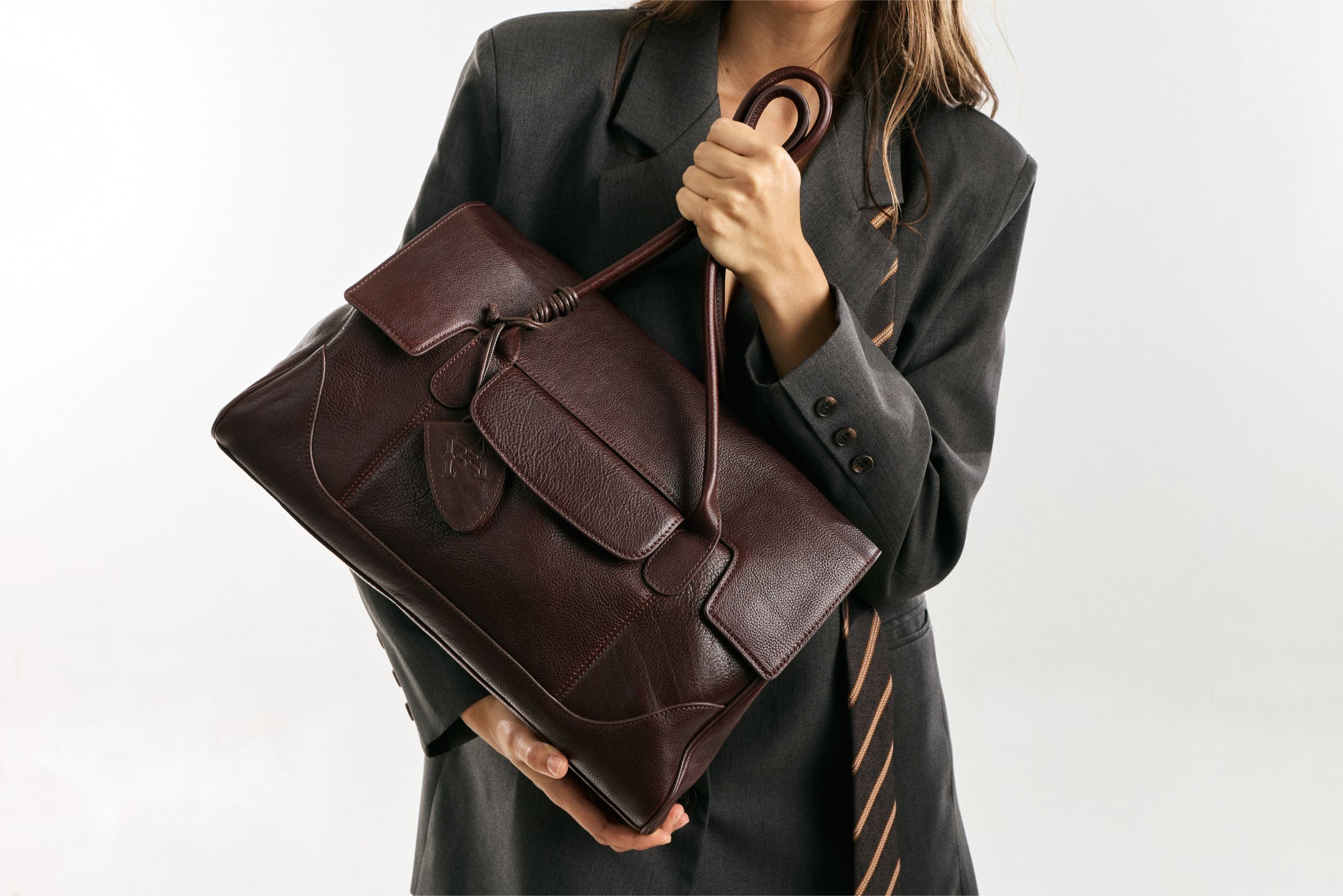 THE SIGNATURE BAG - BURGUNDY