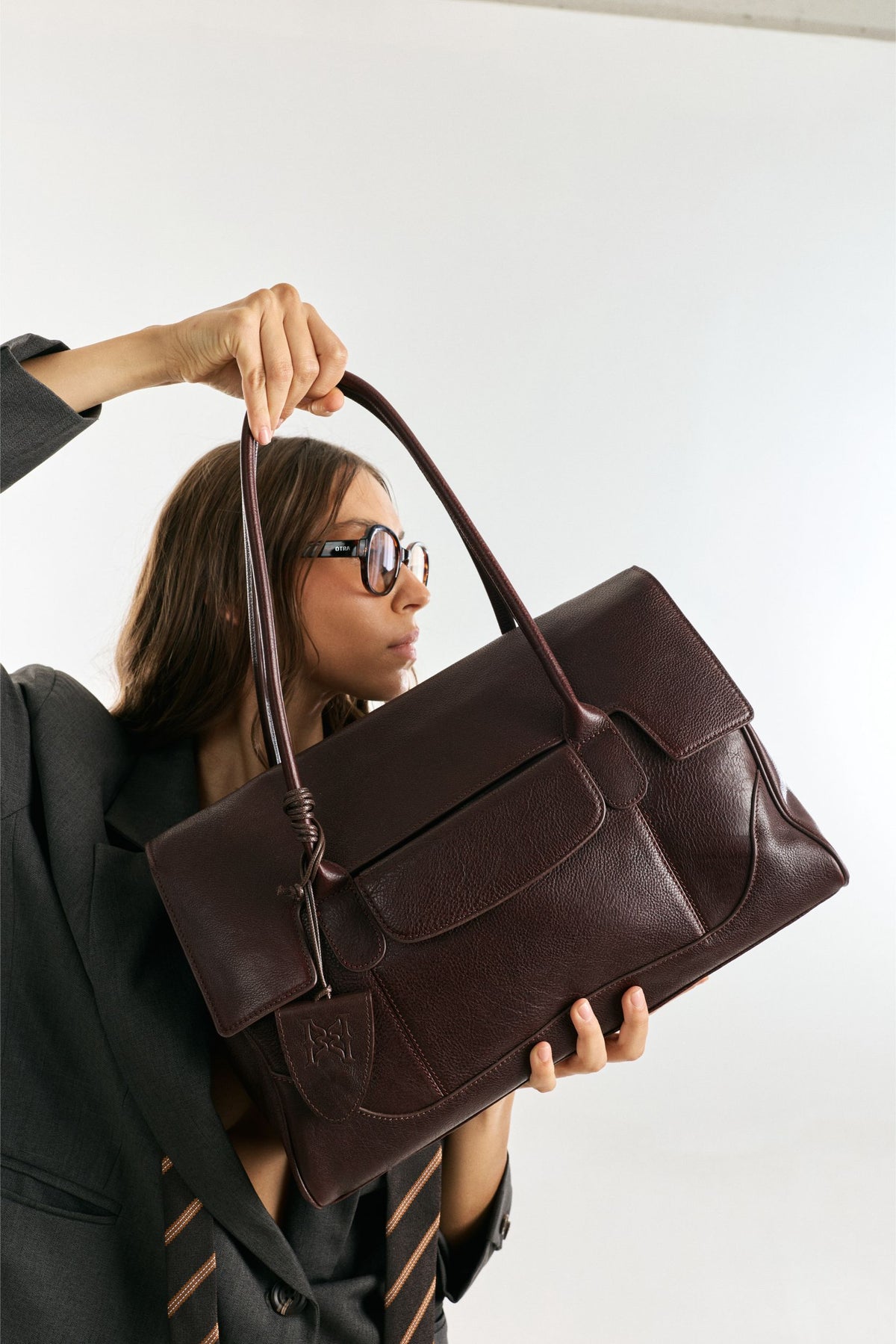 THE SIGNATURE BAG - BURGUNDY