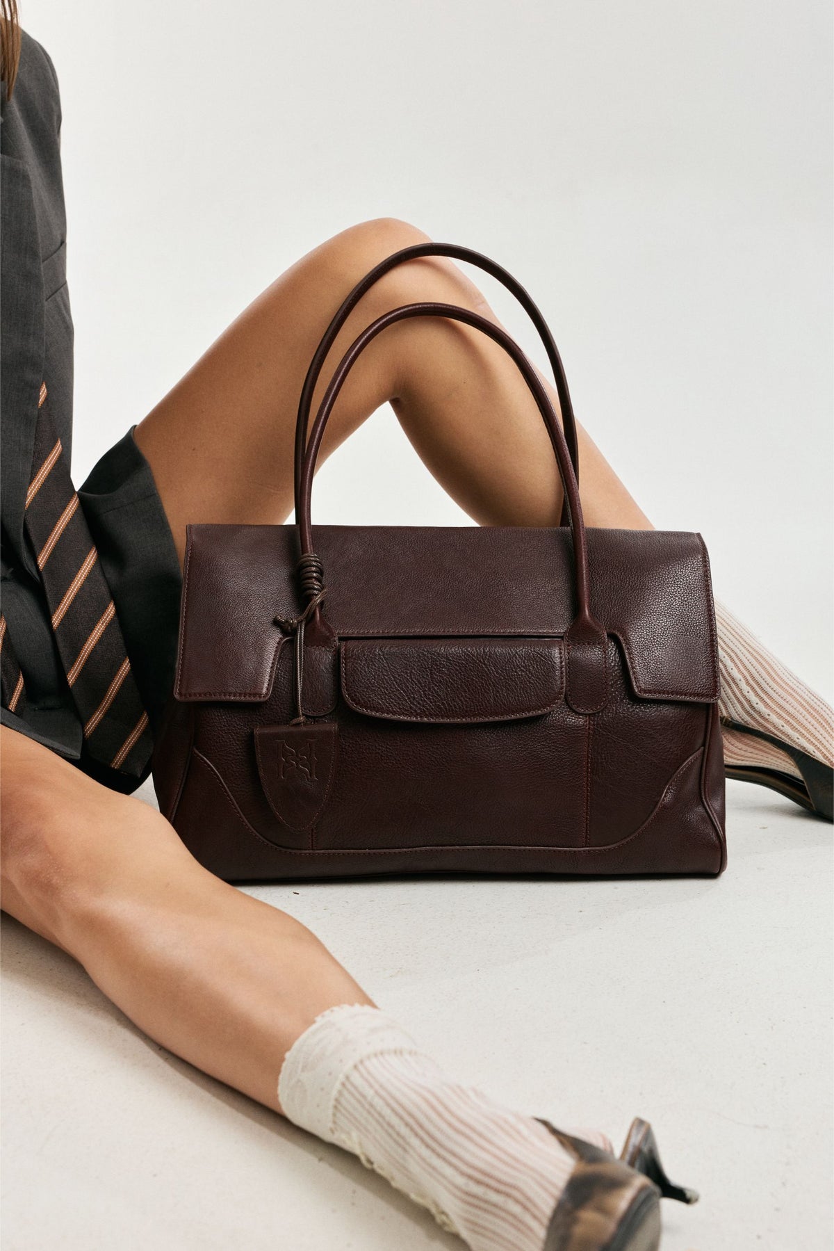 THE SIGNATURE BAG - BURGUNDY