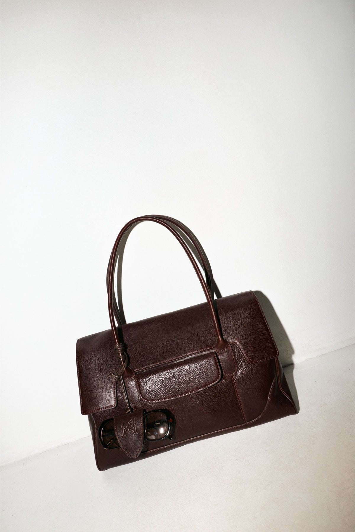 THE SIGNATURE BAG - BURGUNDY